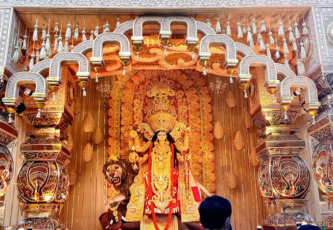 Helapukur Sarbojanin Jagadhatri Puja Committee